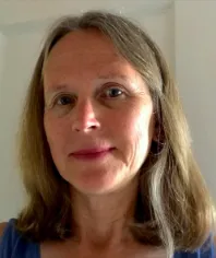 Elizabeth Olson headshot